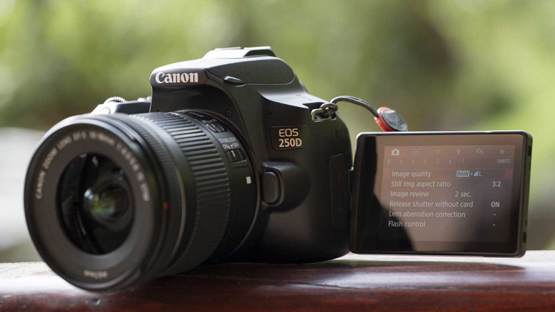دوربین کانن مدل EOS 250D - لنز 55-18 میلی متر IS STM